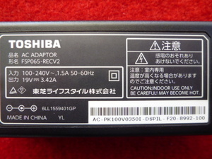 東芝　32S10（2016年製）　付属品〔ACアダプター FSP065-RECV2 / 動作品〕　純正品・奇麗な品です