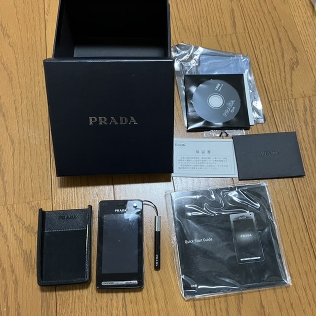 ヤフオク! -「プラダ」(携帯電話本体) (携帯電話、スマートフォン)の