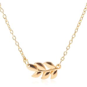 何にでも合います! リーフネックレス(ゴールド) クリスマス プレゼント 正月 誕生日 ご褒美