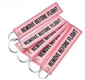 新品『REMOVE BEFORE FLIGHT』(ピンク) キーチェーン