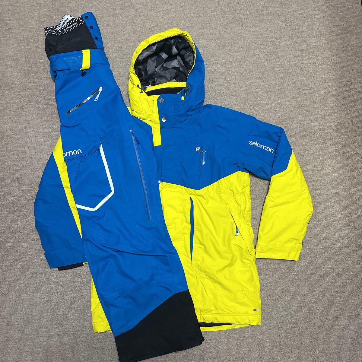 ほぼ 1度着用のみ SALOMON サロモン スキー スノーボードウェア上下
