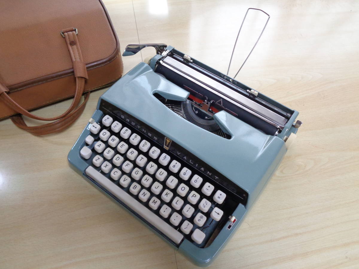 専門店でオーバーホール済の中古タイプライター olivetti Lettera32 ...
