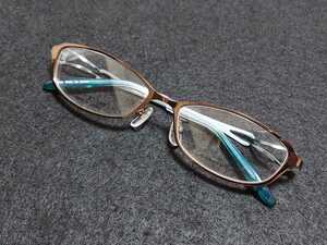 新品 vivid moon ビビッドムーン　日本製　メガネ　眼鏡　高級感　上品　フルリム　チタン　軽い　可愛い　綺麗