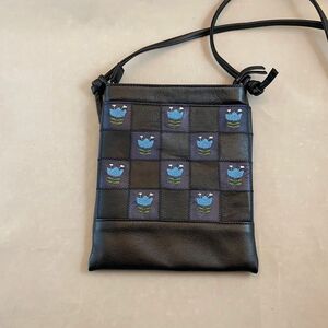 革パッチワークサコッシュ（黒＋紺に花の刺繍） No.01012-08 ハンドメイド スマホポシェット 本革 ショルダーバッグ