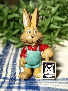 フランスアンティーク　キーホルダー　兎　ウサギ　うさぎ　vaillant　人形　　ビンテージ　本体で５，５センチ位