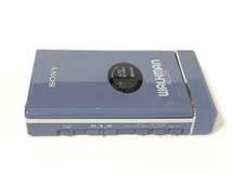 [美品][美音][整備品] SONY ウォークマン WM-109 (カセット) 電池ボックス付き (ライトブルー)_画像3