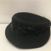 Millinery Takashimaya(高島屋) 羽付きフェルト帽子(ブラック) 56 フォーマル エレガント ベレー帽_画像1