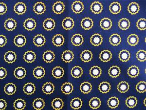 Showa Retro [Hagire Fabric] Цветочная печать в горошек на темно -синей земле около 90 см шириной x220 см ткань