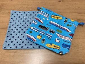 ★SALE ! ハンドメイド☆入園・入学ランチョンマット＆給食袋・42×45センチ（1）☆電車・水色