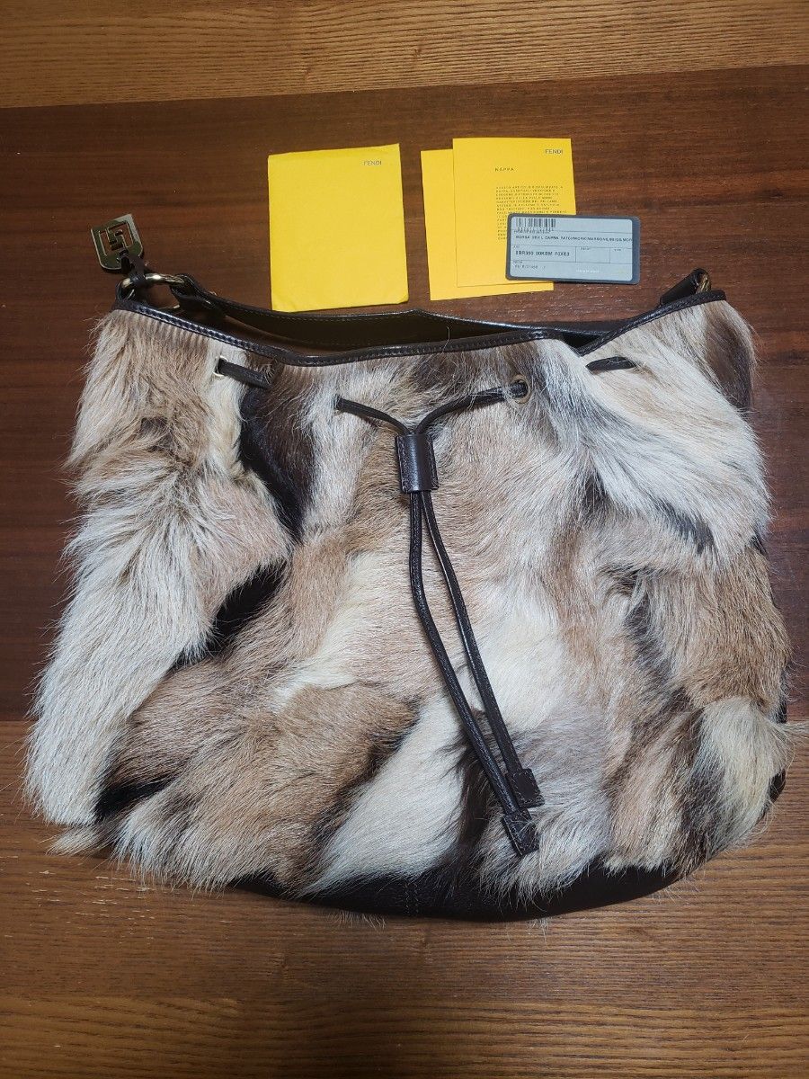 未使用 FENDI】フェンディ チャーム イニシャルFゴールド ファー