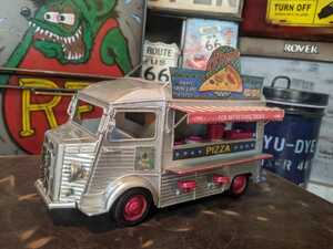 Art hand Auction Un modèle de voiture d'une voiture-cuisine Citroën H-van usée. Une enseigne pour une pizzeria. #Agencements du magasin. #Voiture restauration. #PIZZA, Articles faits à la main, intérieur, marchandises diverses, autres