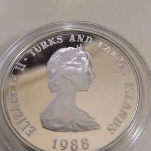 タークス・カイコス諸島 1988 クラウン銀貨 プルーフ ROCK IGUANAの画像2
