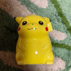 ポケモン ピカチュウ 貯金箱　陶器　