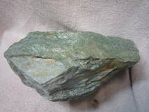 ◆鑑賞石 緑の石 エメラルドグリーン 翡翠? 自然石 23㎝×16㎝×9㎝　約5kg◆インテリア コレクションにいかが？_画像6