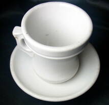 19世紀 フランスアンティーク 白いブリュロ Brulot 白磁 コーヒーと椀皿の2点 厚みのあるカップアンドソーサー 大きめサイズ 古民具 骨董_画像5