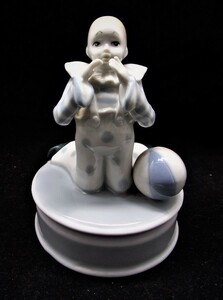 〆め742 B-4 アルルカン　陶器オルゴール人形　ピエロ　陶器製　ひざ立ちアルルカン　オルゴール