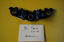 TW200 2JL-032 トップブリッジ ハンドルクランプ 黒 ハンドルポスト まだまだ使える 検 TW225 DG09J DG07J★4R083105_画像1