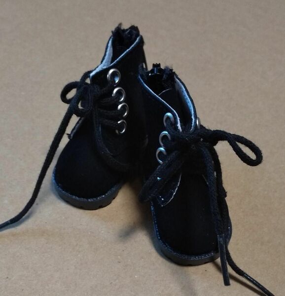 ぬいぐるみ用ブーツ（黒）：kpop・パオラレイナほか：20cm用