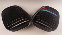取付簡単 在庫有 純正交換用 左右セット BMW F01 F02 フロントグリル 艶消黒+Mの3色カラー ABS 09-15_画像2