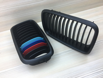 純正交換用 左右セット 取付簡単 在庫有 BMW 7シリーズ E38 フロントグリル 艶消黒+Mの3色カラーABS 1995-2001_画像2