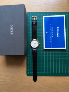 新品同様美品 付属品付 SEIKO セイコー 7N01-HZA0 ゴールド×ホワイト文字盤 クオーツ メンズ 腕時計