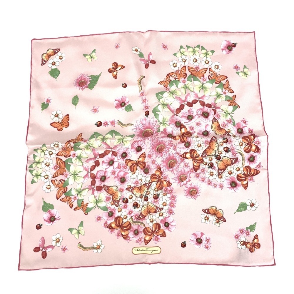 新品未使用:サルバトーレフェラガモの春にぴったりのピンクのスカーフ
