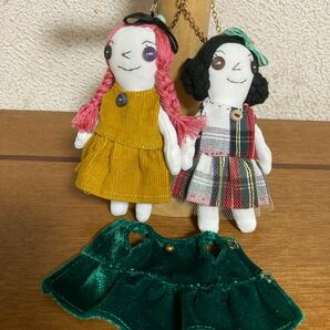 オリジナル1点物！ハンドメイド　着せ替え女の子のストラップ2点セット　　ワンピース3点