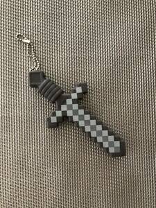 MINECRAFT マインクラフト 剣 鉄の剣 約9㎝ 立体アイテム ラバーキーホルダー ゲーム