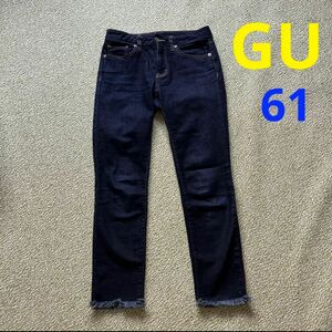 GU ジーユー　スキニーパンツ　スキニーデニム　切りっぱなしデニム　レディース デニムパンツ