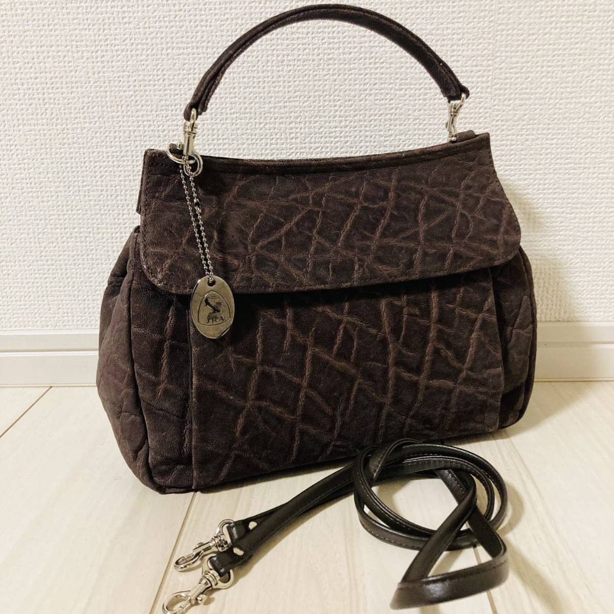 ヤフオク! -象革バッグの中古品・新品・未使用品一覧