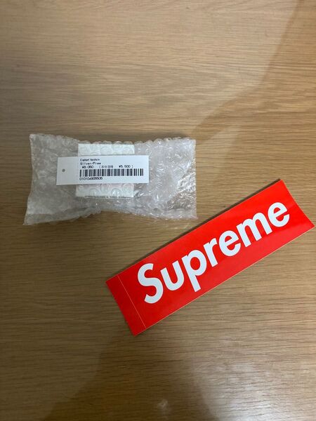 supreme キーホルダー