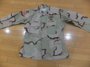 アメリカ陸軍デザート３カラー迷彩戦闘服、全徽章付き。パッチ９枚付き。歩兵部隊。