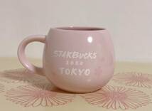 新品「STARBUCKS 2020 TOKYO」限定デザイン スターバックス だるま マグカップ 237ml ピンク 桜の花びら マグカップ スタバ_画像2