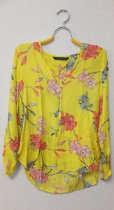 ★ZARA WOMAN★Ladies Tops size XS ザラ ウーマン　レディーストップス サイズXS　USED IN JAPAN　黄色　難有