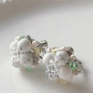 美品　ハウライトイヤリング　天然石　ビーズ　シルバー　ネジバネ式　Vintage jewelry accessories 0634