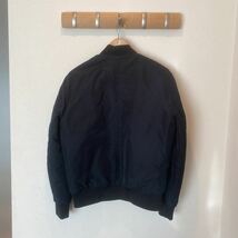 【BASIC ZARA MAN】中綿入りMA-1ジャケット　ネイビー　Mサイズ　着丈64身幅51肩幅41袖丈54 ザラ　メンズ　補修あり　フライトジャケット_画像4