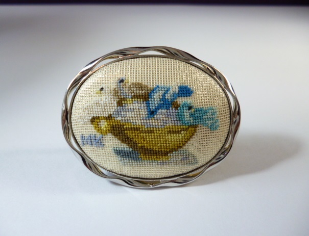 専用☆プチポアン すずらん刺繍ブローチ magdalene.co