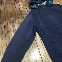 即決・輸入古着・Eddie Bauer・エディーバウアーのWEATHER EDGE・撥水加工素材のマウンテンパーカ・M・リペア、日焼けあり格安即決_画像3