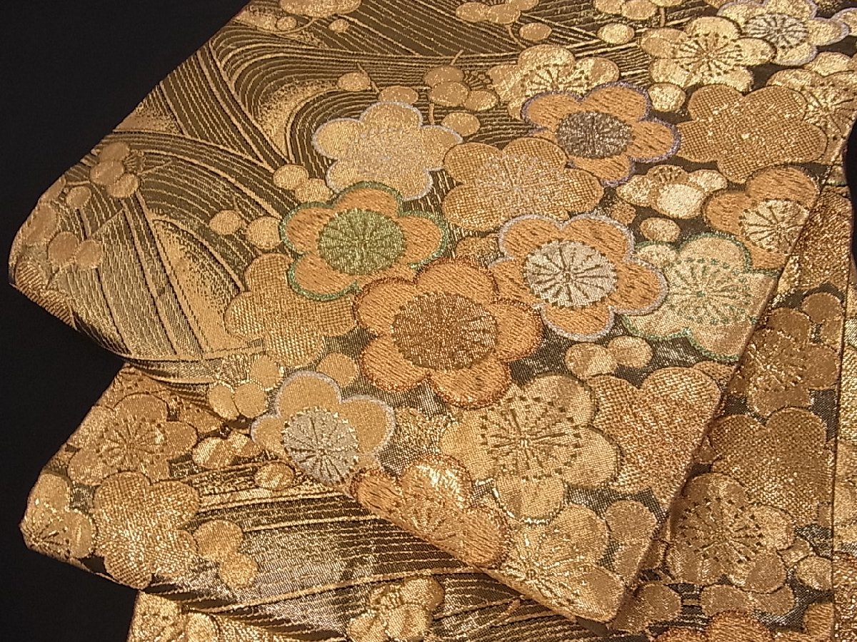半額販売中 211my69〇極上の逸品! スワトウ刺繍 蝶々 楽器文 金通し