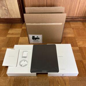 iPad Pro 12.９インチ 第4世代 美品 整備済み品 FY2H2J/A モデルA2229 スペースグレイ 128GB Wi-Fiモデルの画像1