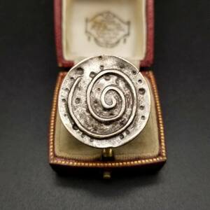 ウェスタンジュエリー シルバートーン ヴィンテージ リング 指輪 銀色 彫金 ビンテージ アクセサリー 丸 渦巻き O1