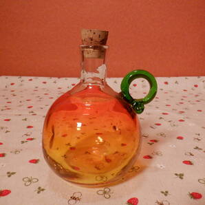 C1『手づくりガラス 取っ手付きビン~調味料入れ?』~箱なし 自家製の果実酒などを入れて楽しみませんか?