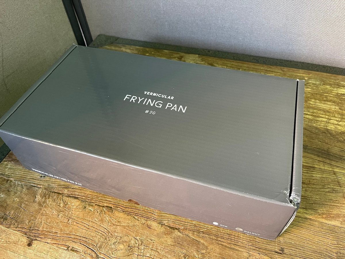 バーミキュラ フライパン 20cm レシピ本付き ウォールナット材 FP20-WN VERMICULAR FRYING PAN 未使用箱痛み品 
