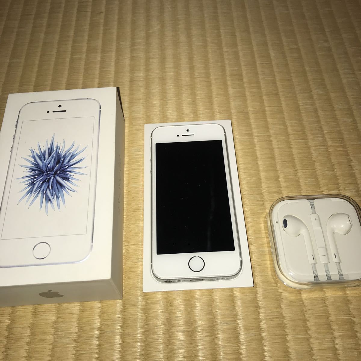 新作 大人気 ✓新品同様 iPhone SE 64GB スペースグレー SIMフリー