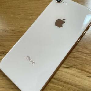 美品 iPhone8 64GB SIMフリー ゴールドの画像2