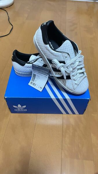 いいねしてくれた方金額交渉してね。値下げadidas super star 80s 22センチ