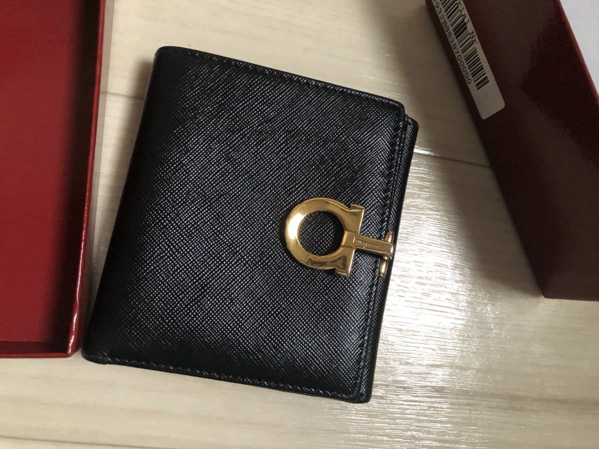 逸品】 PRADA サフィアーノメタル 二つ折り財布 美品 イタリア