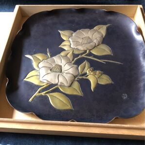 田公堂 鎚起銅器 飾り皿 椿文 金工美術工芸 田公哲夫作 未使用美品 共箱付き 伝統工芸品 手作り 新潟県燕市 レトロ 約470g