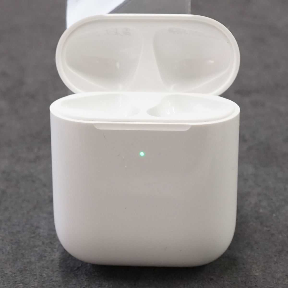 Apple AirPods with Wireless Charging Case 第2世代 MRXJ2J/A ...