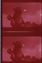 35㎜予告編フィルム 9種×５コマ 英国特撮「怪獣ゴルゴ」　1961年　　　　　　　　　　　　　　　　　　　　　　　　_画像3